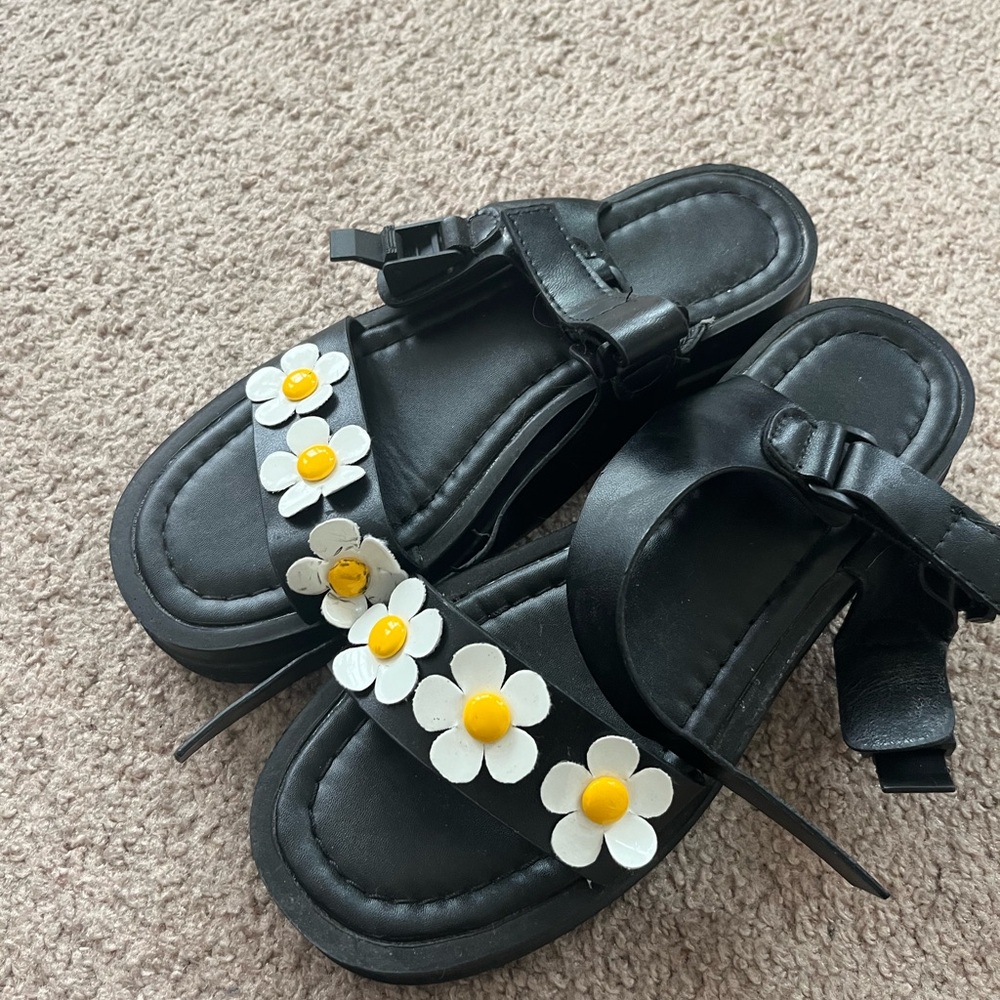 Black platform sandals with daisies